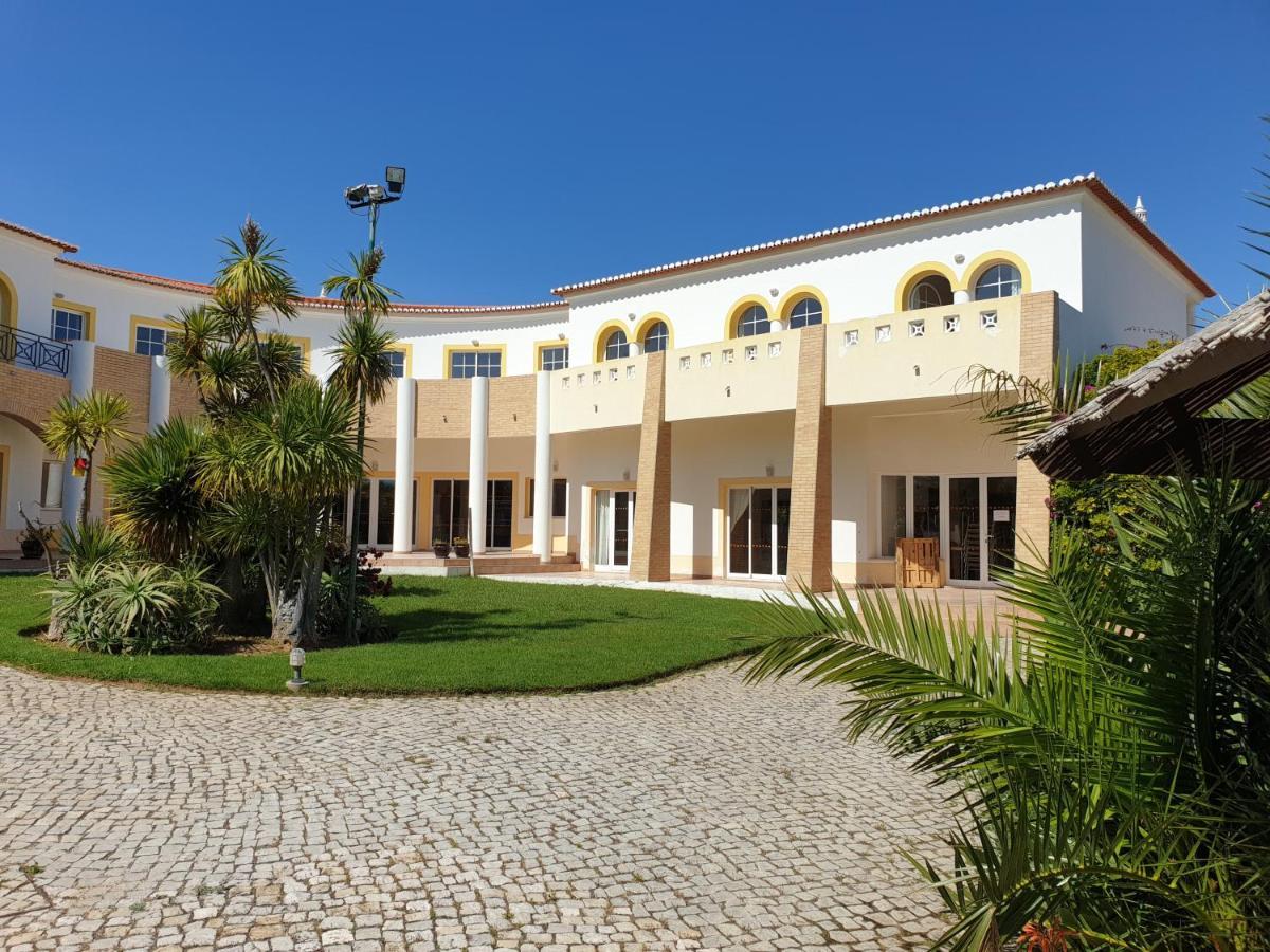 Bay 4* Luz